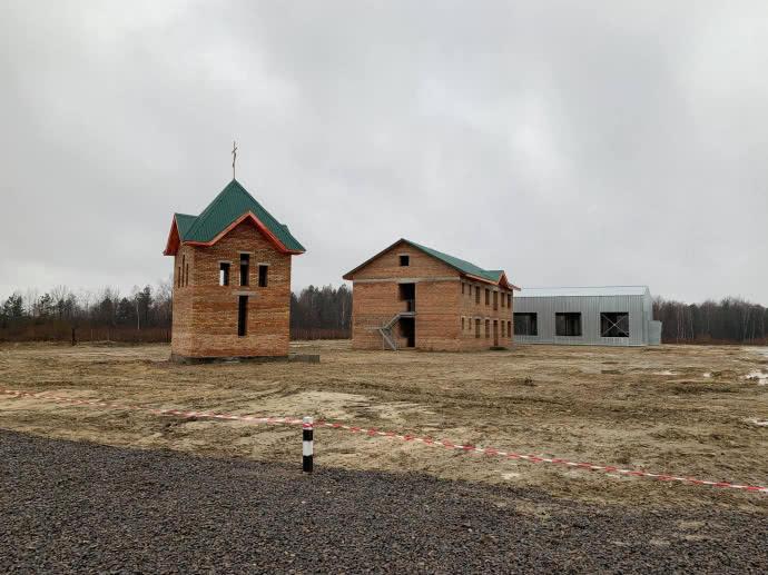 На базе этого учебного места может одновременно заниматься до 3-х рот днем ​​и до 1-й роты во время проведения занятий ночью