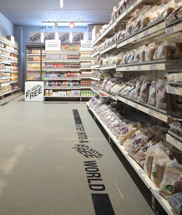 Супермаркет в Амстердаме теперь является домом для первого в мире прохода без пластиков